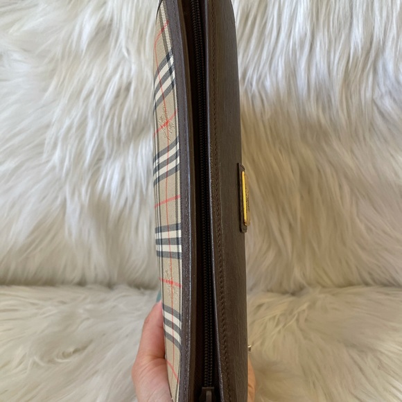 🤎AUTHENTIC🤎 BURBERRY CLUTCH - Picture 8 of 12